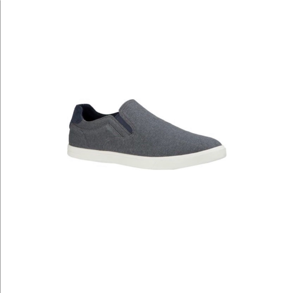 UGG Men's Tobin Canvas Slip On Sneaker Size 11.5